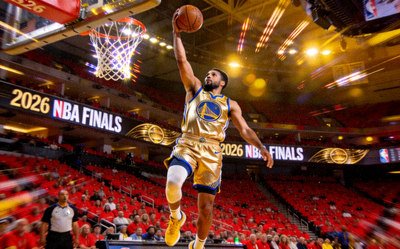 2026年NBA总决赛金州勇士队比赛镜头 - 球员三分投篮瞬间